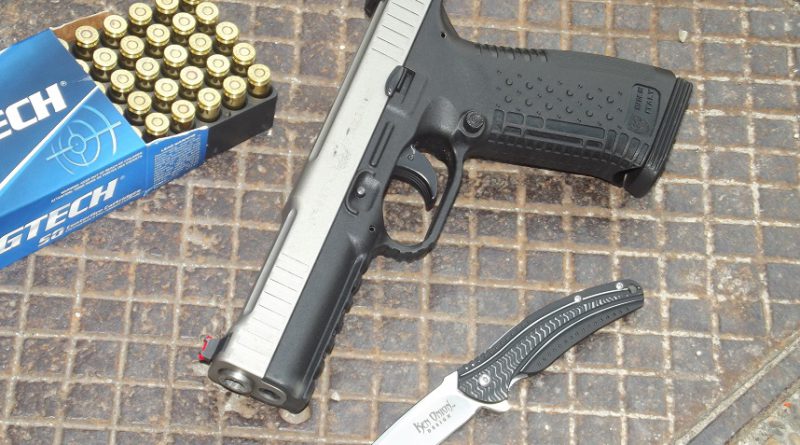 strike one kepes fele kicsi